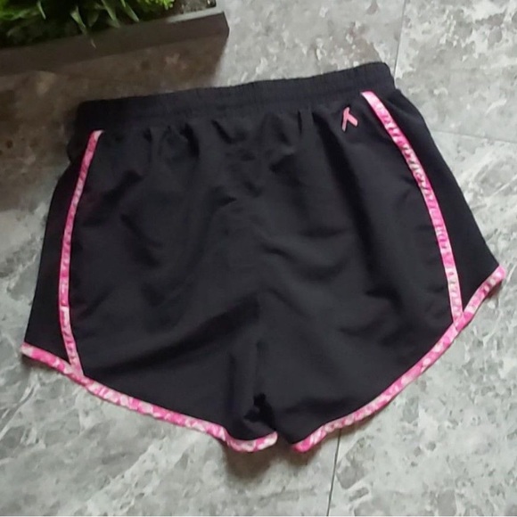 Under armour shorts - Picture 2 of 4